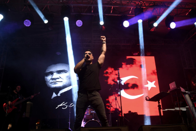 Grup Date, 23 Nisan’da çocuklarla şarkılar söyledi