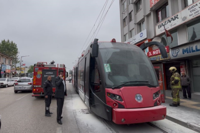 Bursa’da seyir halindeki tramvayda yangın paniği