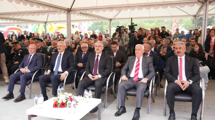 Bursa Valiliği’nden 23 Nisan coşkusu: Nilüfer Cumhuriyet Meydanı’nda renkli etkinlikler - Bursa Hayat Gazetesi-2