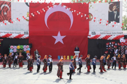 İnegöl’de 23 Nisan kutlamalarının adresi Kültür Park Amfi Tiyatro oldu