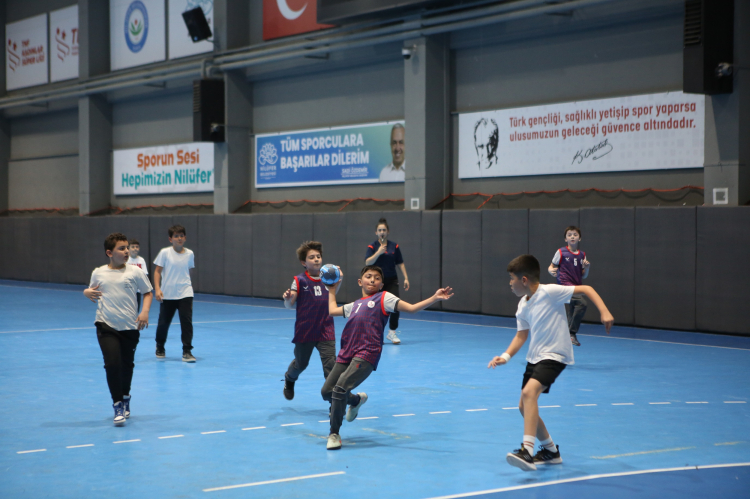 Nilüfer 23. Uluslararası Spor Şenlikleri’nde ilk şampiyonlar kupalarını aldı - Bursa Hayat Gazetesi-3