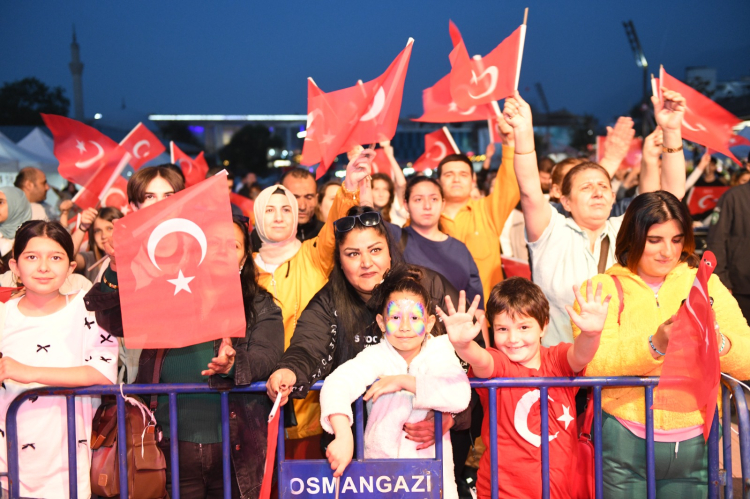 Osmangazi’de 23 Nisan coşkusu Ecem Boyacı konseriyle taçlandı - Bursa Hayat Gazetesi-3