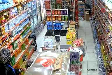 Şiddetli depremde panik anları kamerada! Marketteki müşteriler can havliyle dışarı koştu