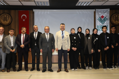 Bursa’da öğrenciler Sezai Karakoç’un eserlerini kendi cümleleriyle anlattı