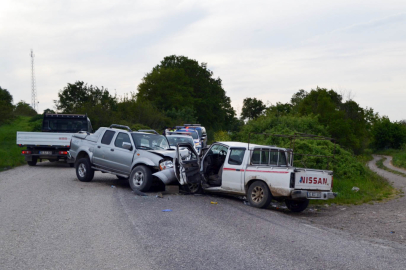 Bursa’da iki pikap çarpıştı: 1 ölü, 4 yaralı!