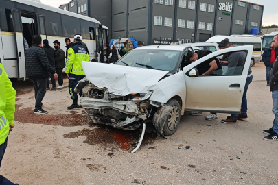 İnegöl’de kavşakta zincirleme kaza: 4 kişi hastaneye kaldırıldı