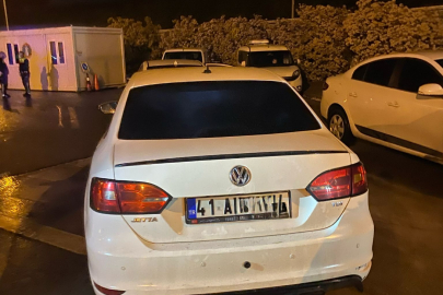 Bursa'da göçmen kaçakçılarına operasyon: 2 araç durduruldu, 1 kişi tutuklandı