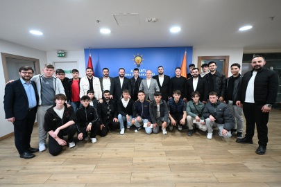 AK Parti Bursa İl Başkanı Davut Gürkan E-Spor şampiyonlarını ödüllendirdi