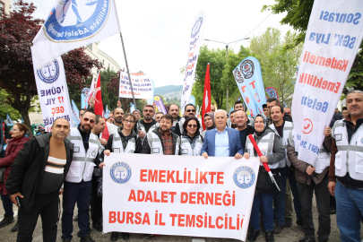Başkan Mustafa Bozbey 1 Mayıs’ta işçilerle omuz omuza yürüdü