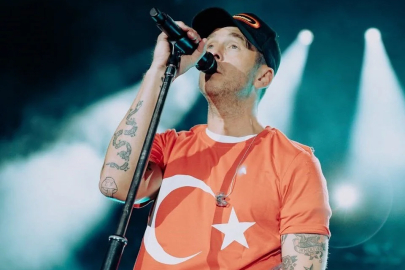OneRepublic İstanbul’da fırtına gibi esti: Ryan Tedder’dan Türk Bayraklı tişört sürprizi!
