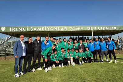 Genç yeşil-beyazlılar şampiyonluk kupasını kaldırdı!