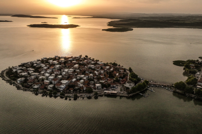 Tarihi ve doğal güzelliğiyle Gölyazı gün batımında hayran bıraktı
