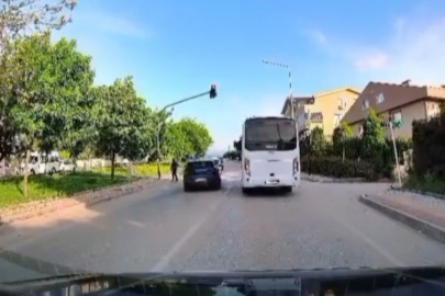 Bursa’da trafikte tehlikeli anlar kamerada!