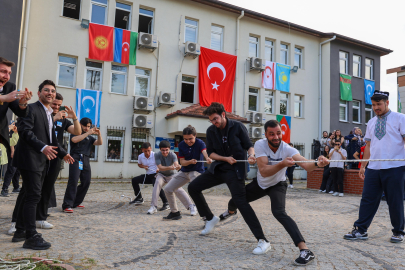 BUÜ’de bahar rüzgarı esti: Hıdırellez şenliğinde renkli görüntüler