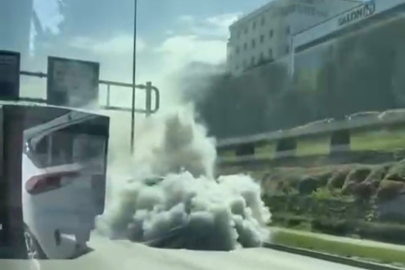 Osmangazi'de araç yangını paniği! Duman trafiği kilitledi