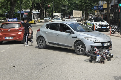 İnegöl'de motosiklet ile otomobil çarpıştı: 17 yaşındaki sürücü yaralandı