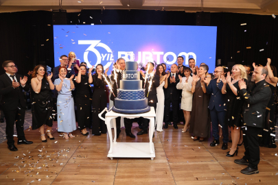BURTOM sağlıkta 30 yıllık başarı yolculuğunu çalışanlarıyla kutladı