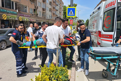 İnegöl'de taksiyle motosiklet çarpıştı: 20 yaşındaki sürücü yaralandı