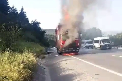 Gemlik’te hayvan yüklü kamyon alev aldı: Facianın eşiğinden dönüldü!