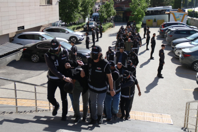 Maydonoz Döner'e FETÖ operasyonu: Bursa dahil 4 ilde 23 şüpheli yakalandı