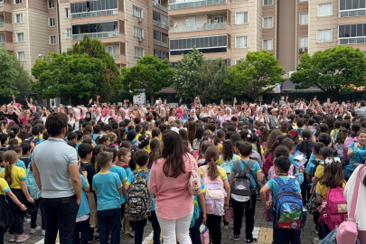 Bursa'da öğrencilerden Anneler Günü’nde duygulandıran sürpriz!