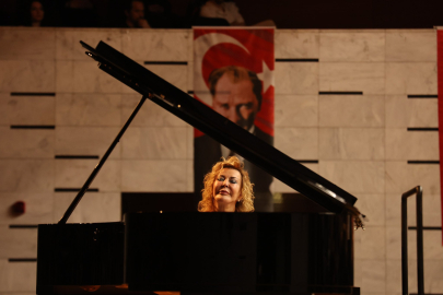 Gülsin Onay’dan Bursa’da müzikal ziyafet: Nilüfer Oda Orkestrası senfoniye evrildi