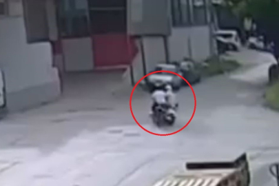 Bursa’da iki motosikletin çarpıştığı anlar kamerada: 2 yaralı!
