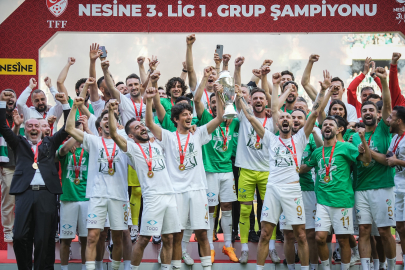 Bursaspor'da 3 yeni transfer, 8 futbolcunun ise sözleşmesi sona eriyor