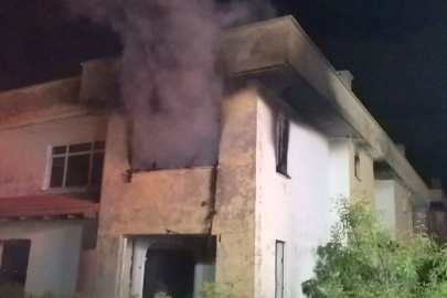 Mudanya’da metruk binada korkutan yangın!