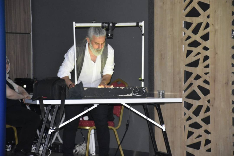 Karacabey’de kumdan hikayelerle kitap fuarına sanatsal dokunuş - Bursa Hayat Gazetesi-2