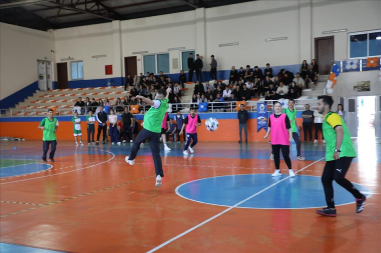 İnegöl’de Engelsiz Kalpler Futsal Turnuvası dostlukla tamamlandı -Bursa Hayat-2