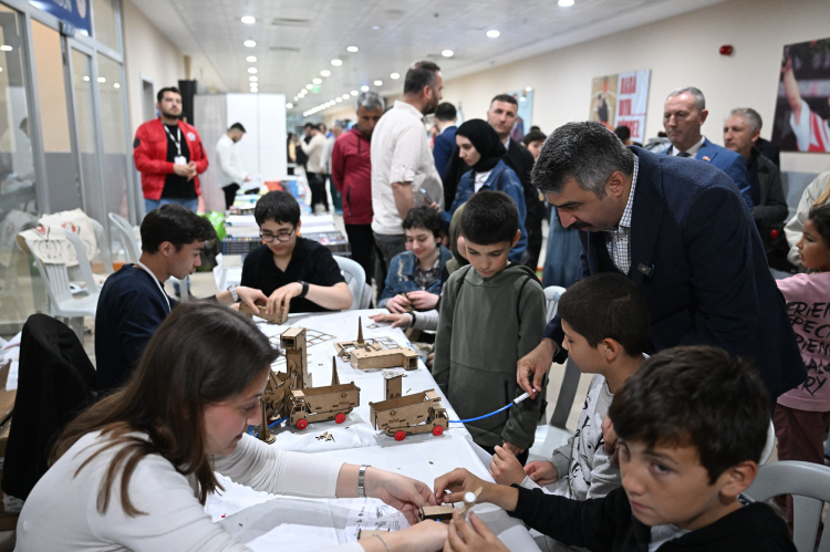 Yıldırım’da gençlik rüzgarı Teknoloji ve bilimle dolu festival başladı - Bursa Hayat Gazetesi-2