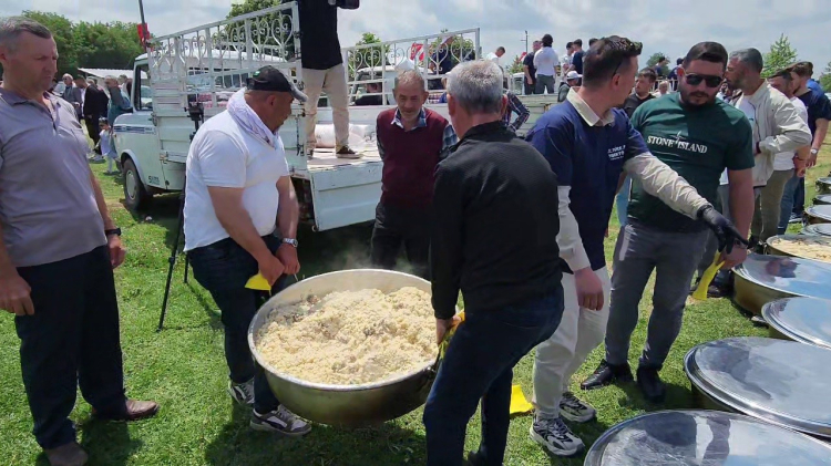 Bursa'da 80 yıllık gelenek: Kazanları kaynadı, birlik ve beraberlik pekişti - Bursa Hayat Gazetesi-4