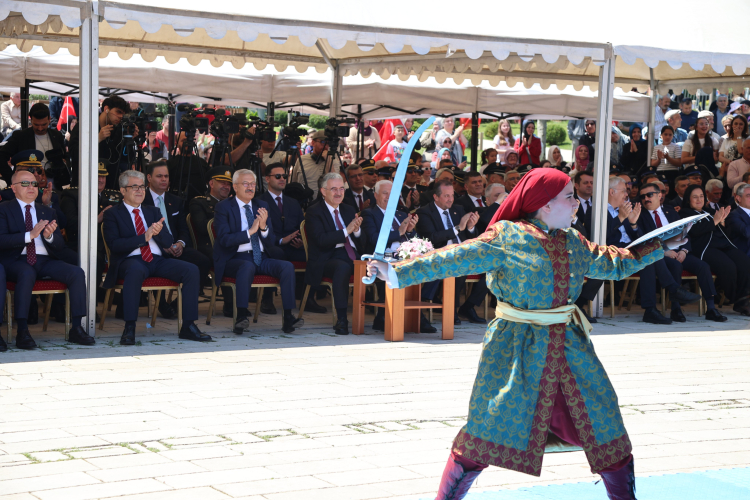 Bursa'da Tarihi Çarşı ve Hanlar Bölgesi’nde 19 Mayıs kutlamaları - Bursa Hayat Gazetesi-4