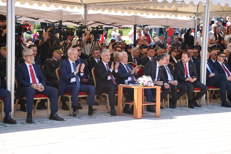 Bursa'da Tarihi Çarşı ve Hanlar Bölgesi’nde 19 Mayıs kutlamaları - Bursa Hayat Gazetesi-3