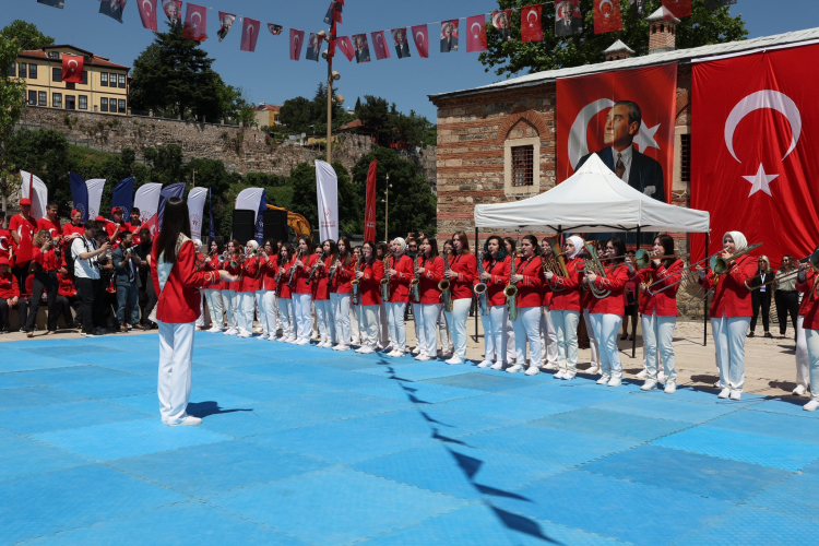 Bursa'da Tarihi Çarşı ve Hanlar Bölgesi’nde 19 Mayıs kutlamaları - Bursa Hayat Gazetesi-9