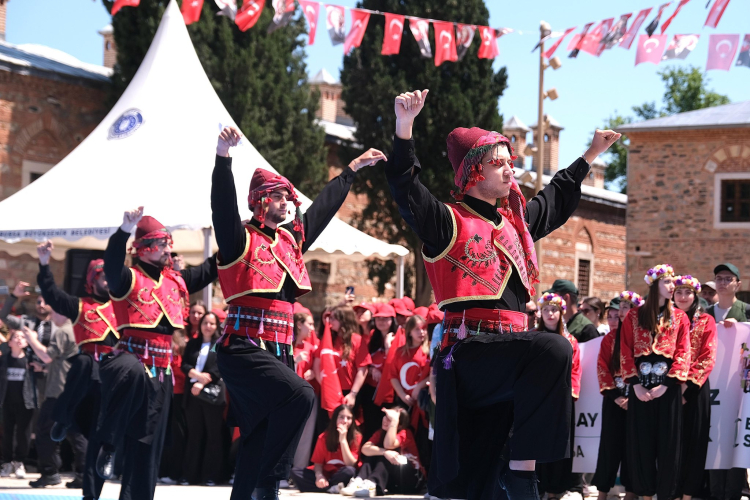 Bursa'da Tarihi Çarşı ve Hanlar Bölgesi’nde 19 Mayıs kutlamaları - Bursa Hayat Gazetesi-5