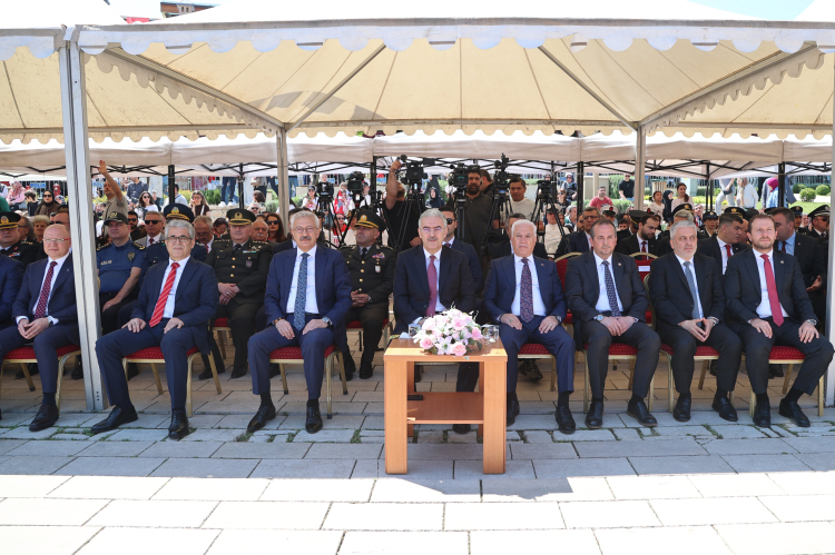 Bursa'da Tarihi Çarşı ve Hanlar Bölgesi’nde 19 Mayıs kutlamaları - Bursa Hayat Gazetesi-2