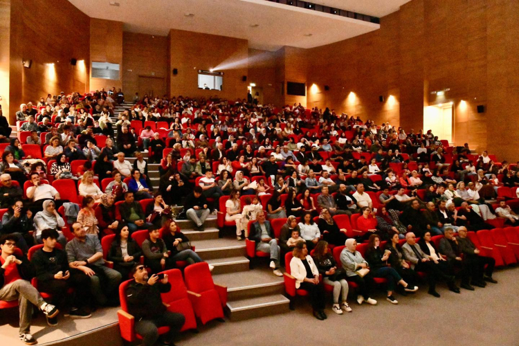 Bursa’da gençler mikrofon başında yeteneklerini konuşturdu - Bursa Hayat Gazetesi-3