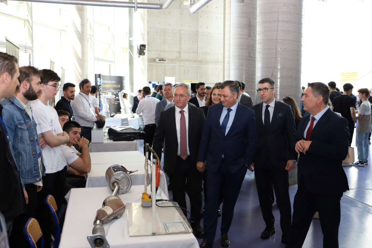 OTOFEST 2025 Gençlerle sektörü buluşturan platform - Bursa Hayat Gazetesi-3