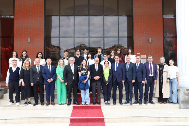 Yeşilay Münazara Turnuvasında Bursa'dan büyük başarı -Bursa Hayat-2