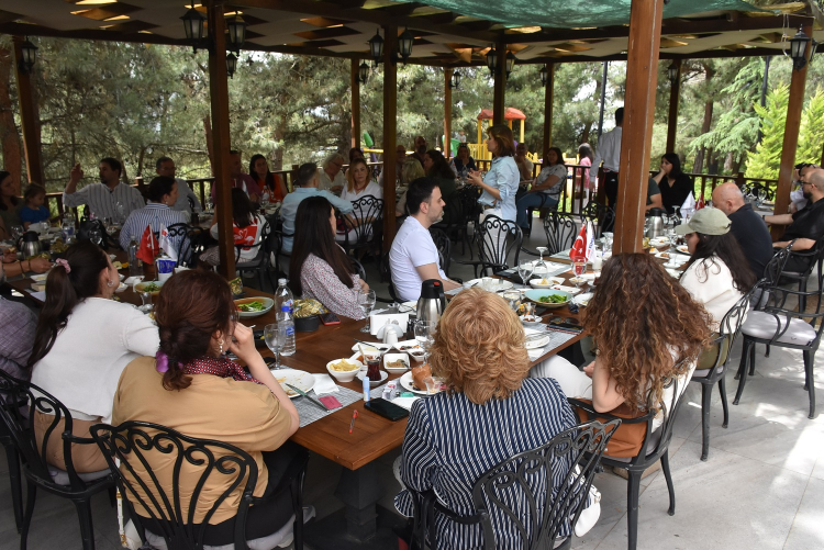 TOSYÖV Bursa’dan sağlık odaklı kahvaltı buluşması - Bursa Hayat Gazetesi-3