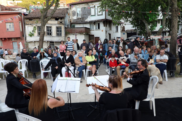 Tirilye’de zeytinle uyanan bir bahar: Festival tam not aldı - Bursa Hayat Gazetesi-2