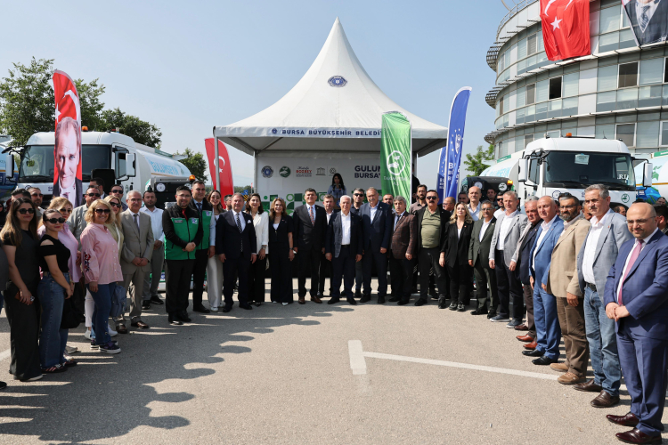 Başkan Bozbey’den bayram mesaisi: Büyükşehir personeliyle bayramlaştı - Bursa Hayat Gazetesi-2