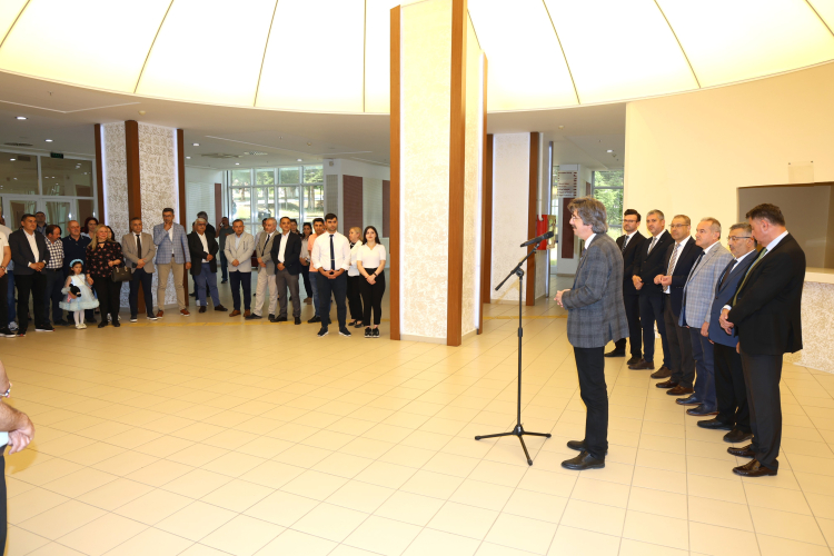 BUÜ’de bayramlaşma geleneği sürdü: Rektör Yılmaz’dan birlik ve dayanışma mesajı - Bursa Hayat Gazetesi-3