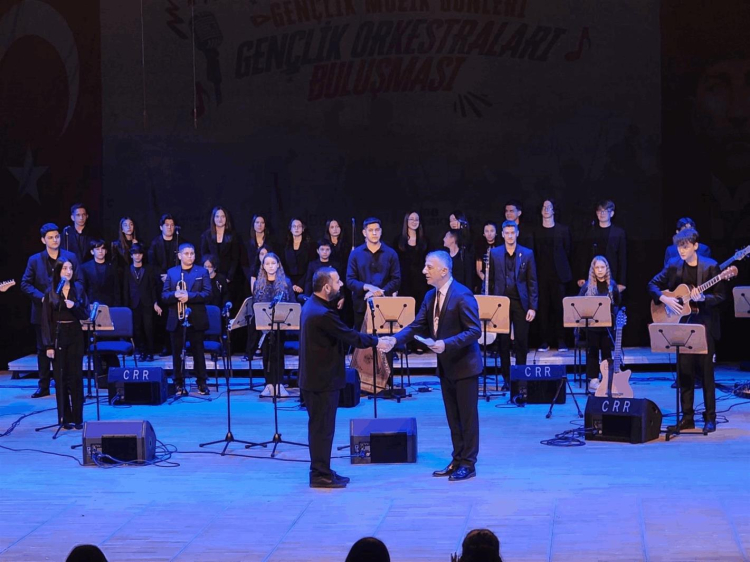 MOD10 Gençlik Orkestrası sahnede göz doldurdu - Bursa Hayat Gazetesi-4