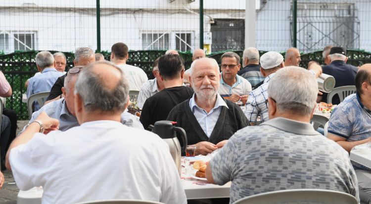 Başkan Erkan Aydın Kemerçeşme'de vatandaşlarla kahvaltıda buluştu - Bursa Hayat Gazetesi-3