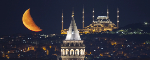 Tarihi simgeler Ay ışığıyla aydınlandı