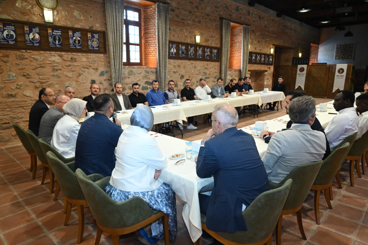 AK Parti heyetinden Birlik Vakfı Bursa Şubesi’ne ziyaret - Bursa Hayat Gazetesi-3