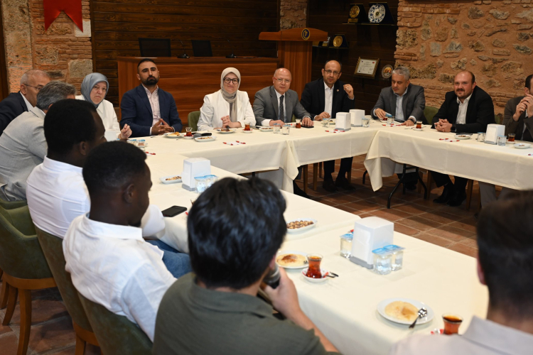 AK Parti heyetinden Birlik Vakfı Bursa Şubesi’ne ziyaret - Bursa Hayat Gazetesi-4